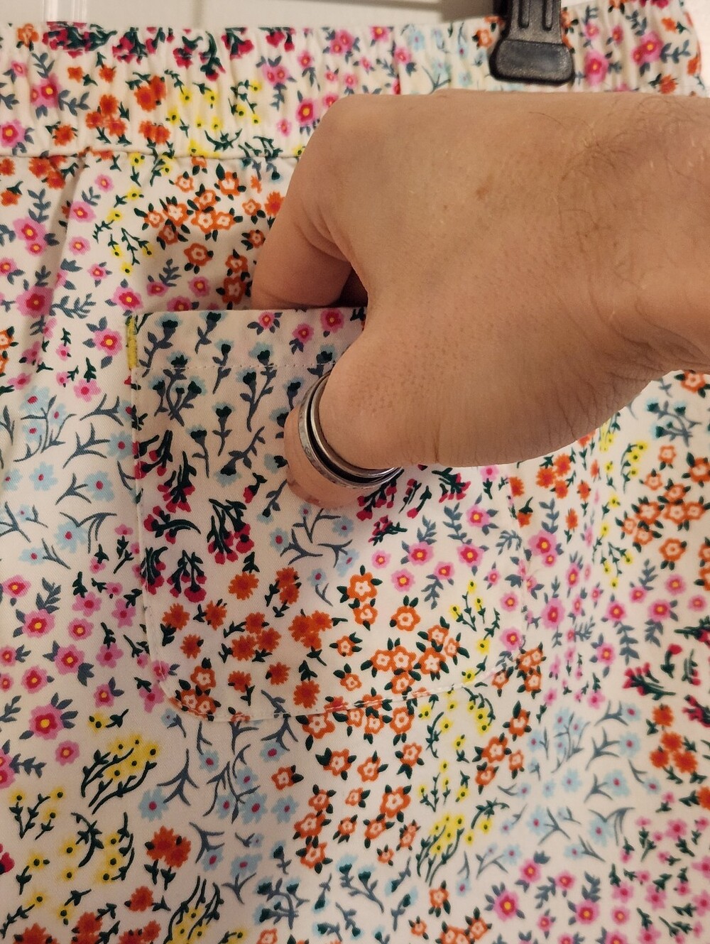 💐Lands' End💐 - Girl's Multicolor Floral Ruffle Hem Drawstring Short - Picture 9 of 16